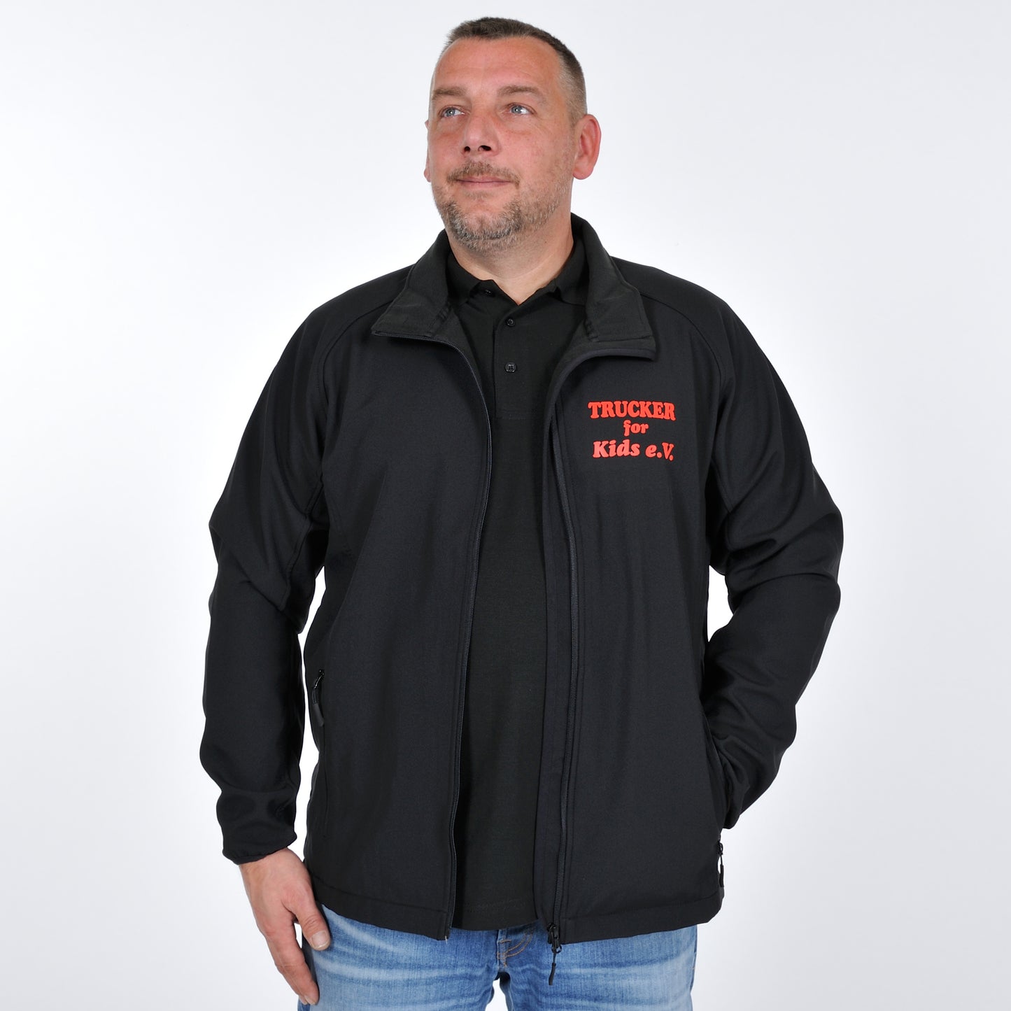 Vereins-Softshelljacke – Warm, wetterfest und voller Solidarität