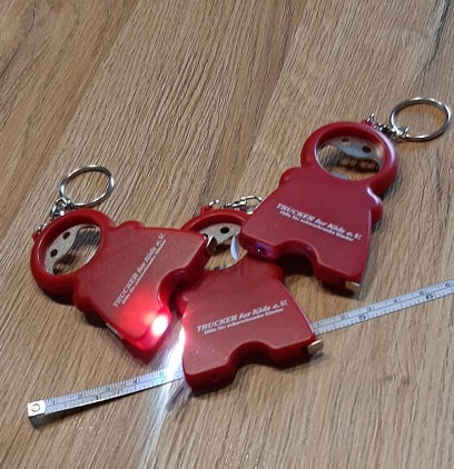 Multifunktionaler Schlüsselanhänger – Der perfekte Begleiter für unterwegs! 🔑💡🍻